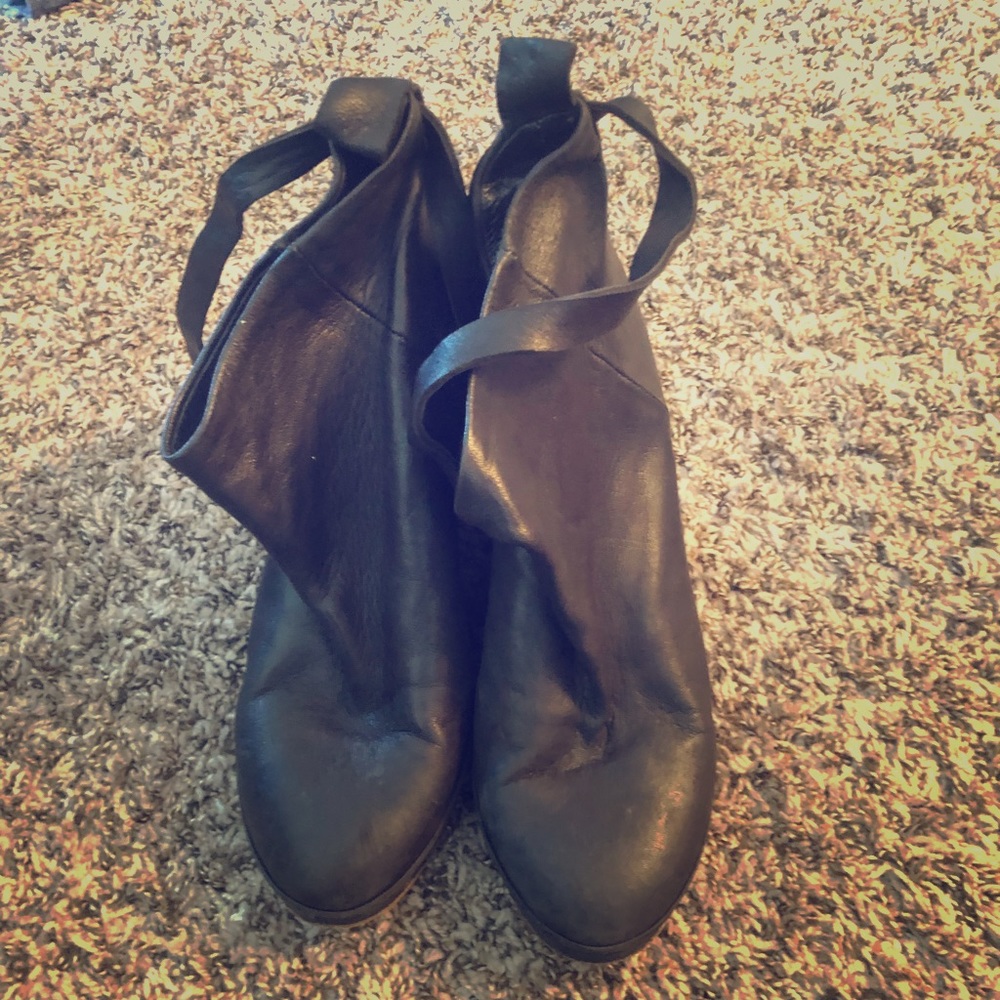 Humanoid boot